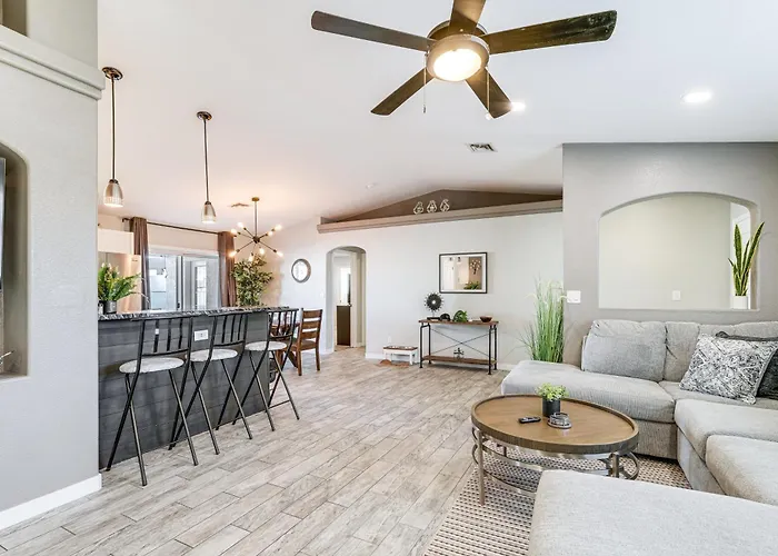 3 Mi To London Bridge: W/ Patio & Grill! *